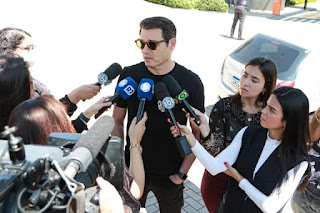 Amigos e familiares vão ao velório de Luana Andrade em SP