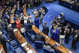 Reforma tributária é aprovada; confira como cada senador votou