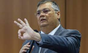 BRASIL: MINISTROS DE LULA USAM REGALIA PRIVATIVA DE SENADORES