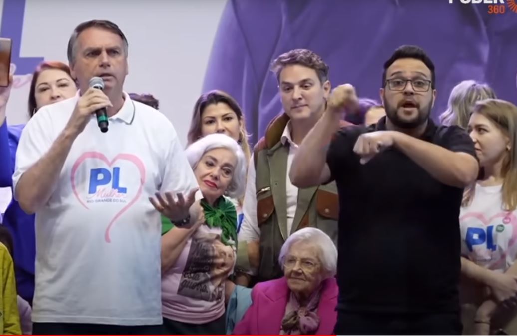 Bolsonaro diz que a única baleia que não gosta dele “está no Ministério”