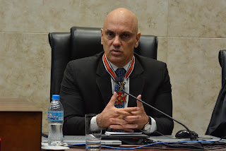 BRASIL: MORAES RECEBE HOMENAGEM EM TRIBUNAL DE SP