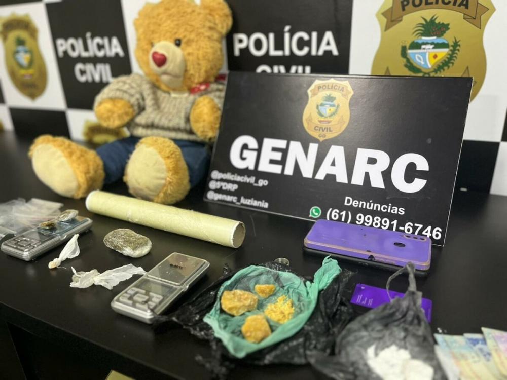 Operação encontra drogas dentro de urso de pelúcia e ao alcance de crianças, em Luziânia