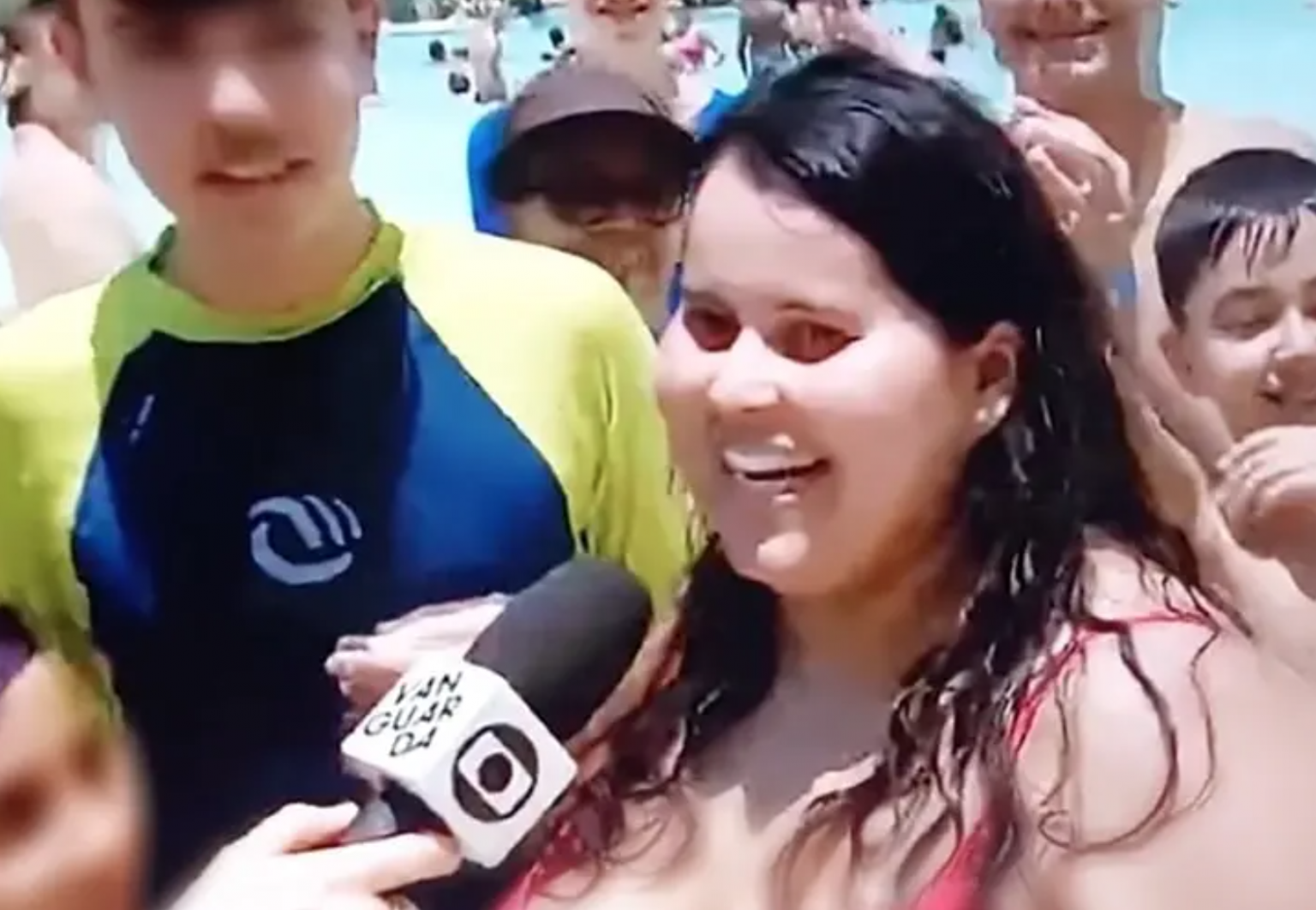 “Jesus é água para quem tem sede”, prega jovem em reportagem sobre calor