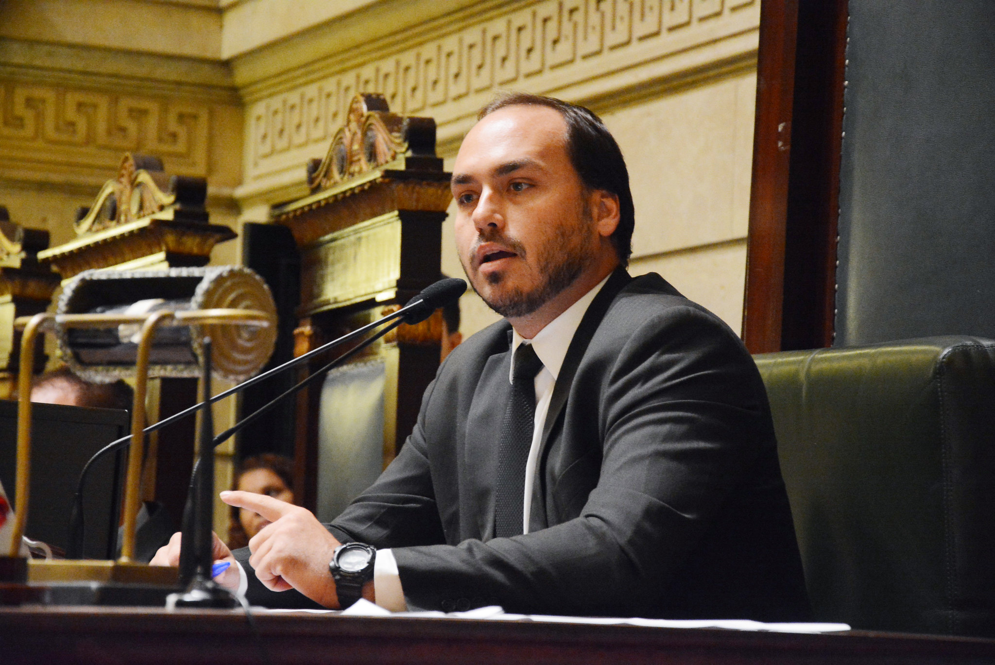 Gilmar acata pedido de Carlos Bolsonaro, e recurso contra PSOL vai ao plenário