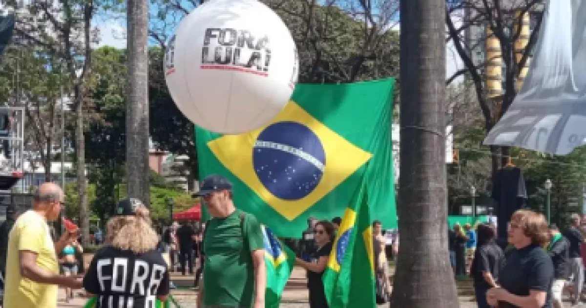 O dia 15 de novembro se destaca por protestos contrários ao governo Lula.