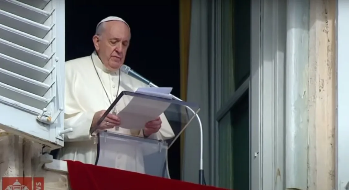 Vaticano autoriza pessoas trans a se batizarem e serem padrinhos em casamento