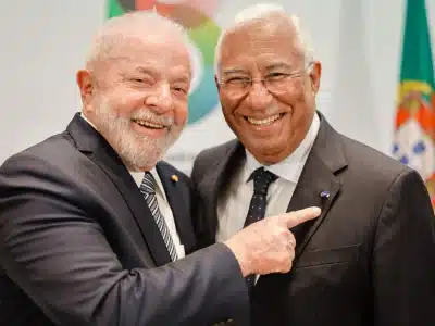 Primeiro ministro socialista de Portugal renuncia após ser alvo de operação policial