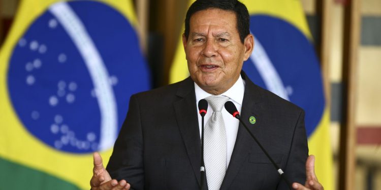 Mourão após reunião com Flávio Dino: “Somos opostos, mas cordiais”