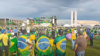 BRASIL: MULTIDÃO VAI ÀS RUAS EM PROTESTO CONTRA INDICAÇÃO DE LULA AO STF