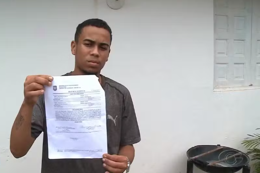 Entregador apontado como ladrão e espancado na rua em Maceió presta queixa: 'Espero que seja feita justiça'