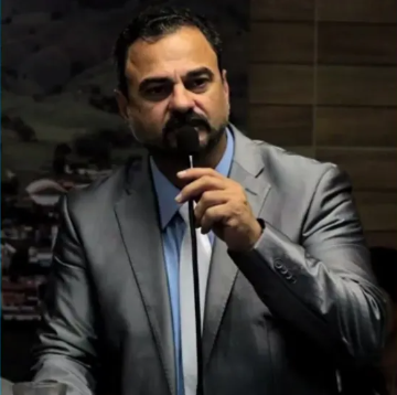 Ex-prefeito de Maribondo, AL, sofre atentado, foge a pé e se salva pulando muro