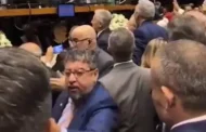 Vice-presidente do PT chama Nikolas de ‘viadinho’ e agride com tapa na cara deputado evangélico de oposição; veja vídeo
