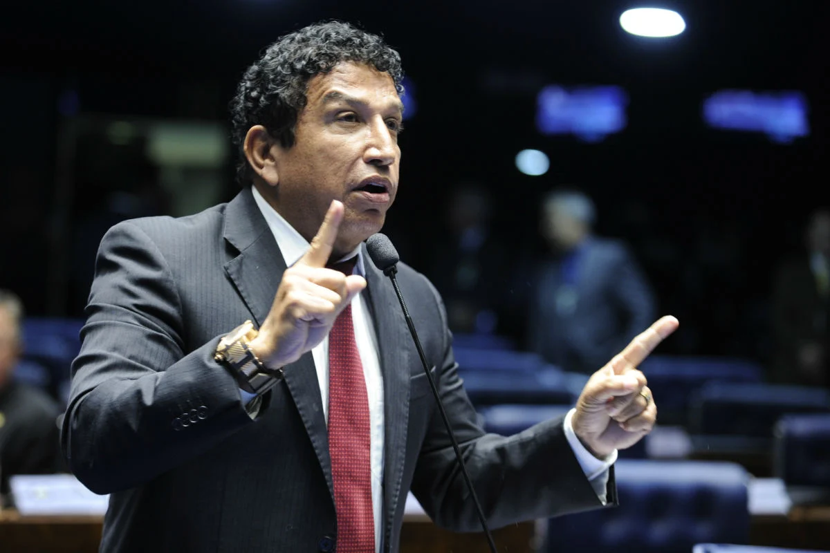 Pancada: Magno Malta envia áudio e diz que não irá receber Flávio Dino; “ele é comunista confesso, que defende ditaduras”; OUÇA NA ÍNTEGRA