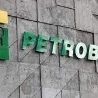 BRASIL: ESTATUTO DA PETROBRAS SOFRE ALTERAÇÃO PARA ACOMODAR INDICAÇÕES POLÍTICAS