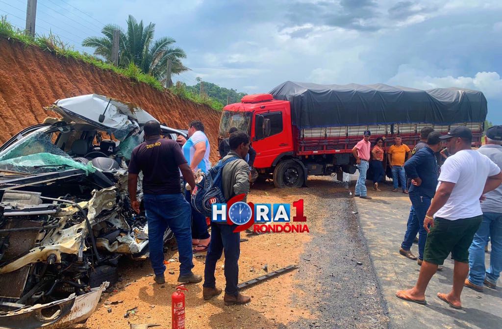 URGENTE: Mãe e filho morrem em gravíssima batida frontal entre caminhão e caminhonete na RO-460; Imagens fortes