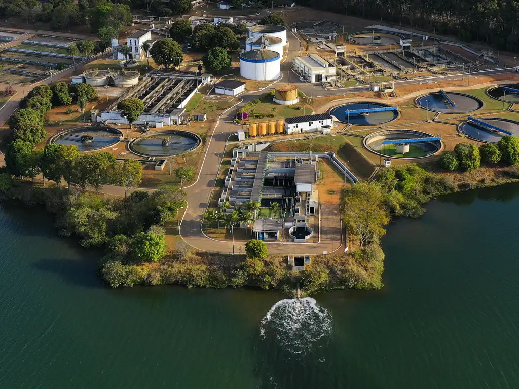 Relatório da reforma tributária é “desastre” para setor de saneamento, aponta associação