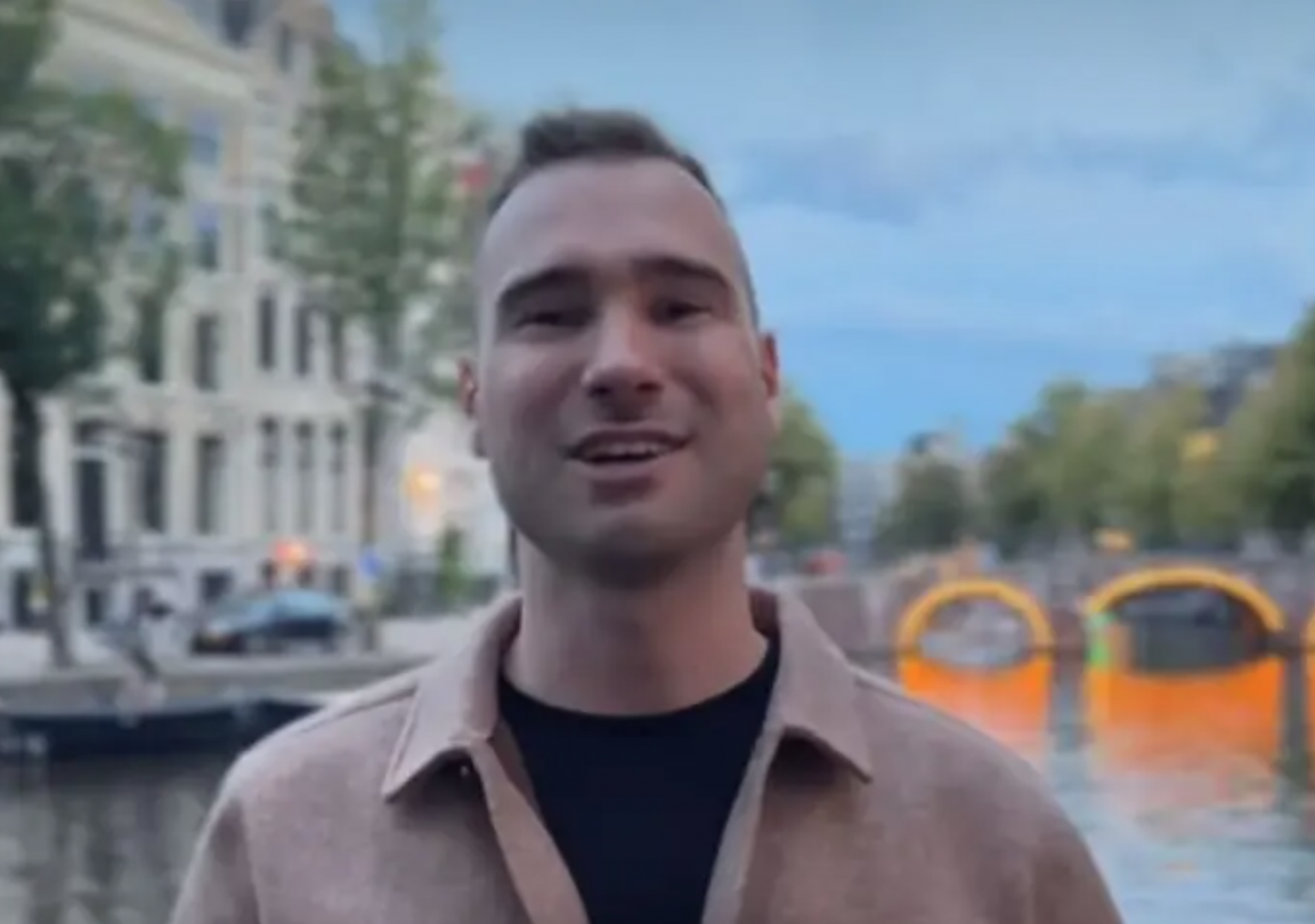 Jovem diz que igreja em Amsterdã é milagre realizado por Deus