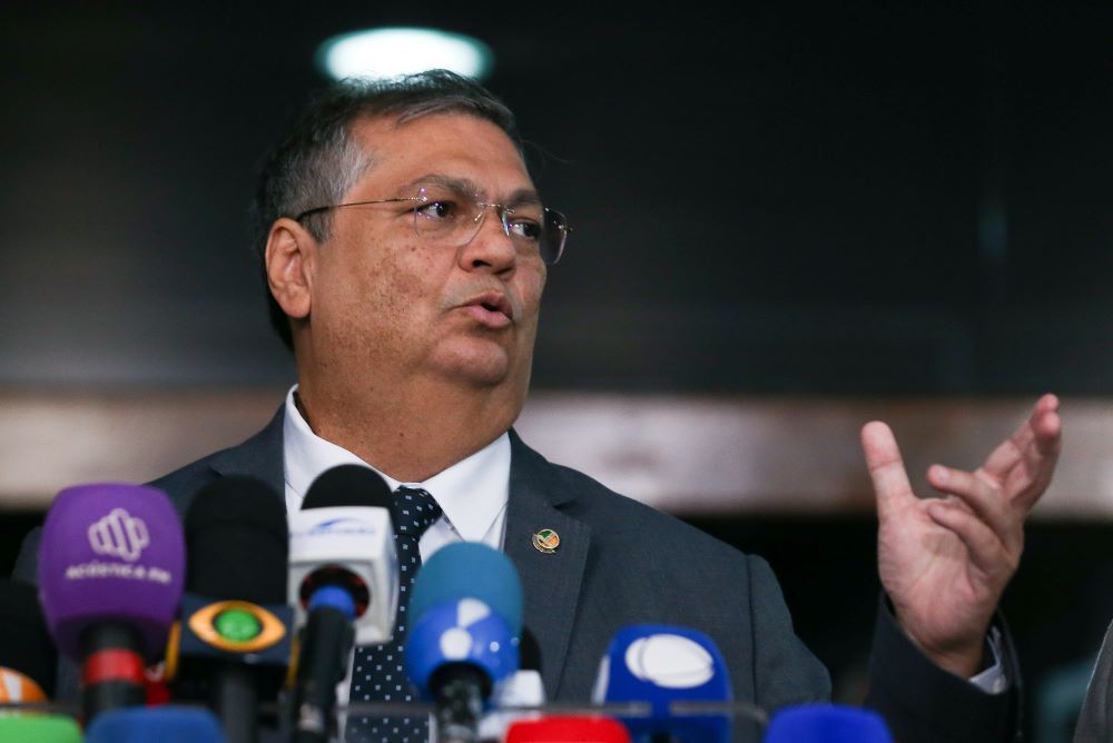 Dino vai apelar para Bíblia Cristã na CCJ do Senado amanhã