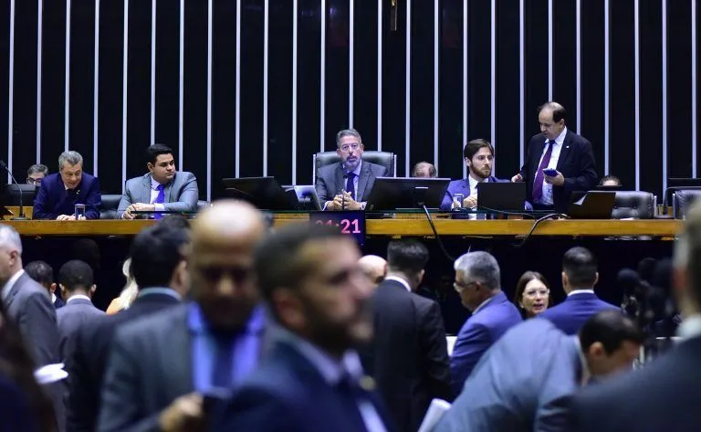 Câmara dos Deputados aprova regulamentação do mercado de carbono no Brasil