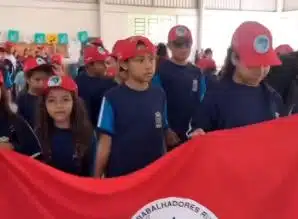 Vídeo mostrando uma espécie de ‘doutrinação infantil’ pelo MST viraliza nas redes sociais; VEJA