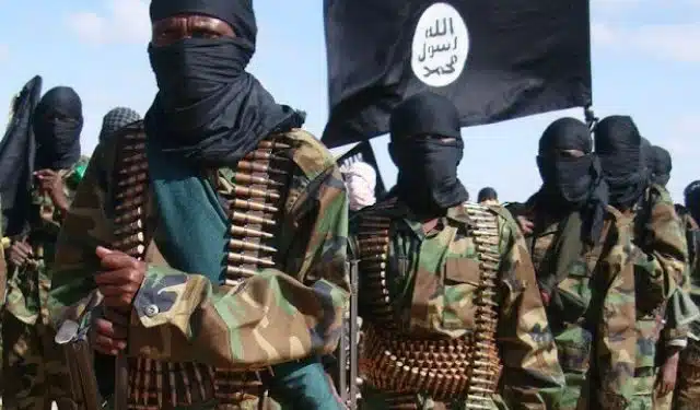 Bárbaro: terroristas matam brutalmente e sequestram passageiros após pouso de emergência de helicóptero da ONU