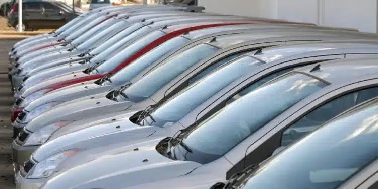 Produção de carros cai em 2023 e importações no Brasil aumentam quase 30%