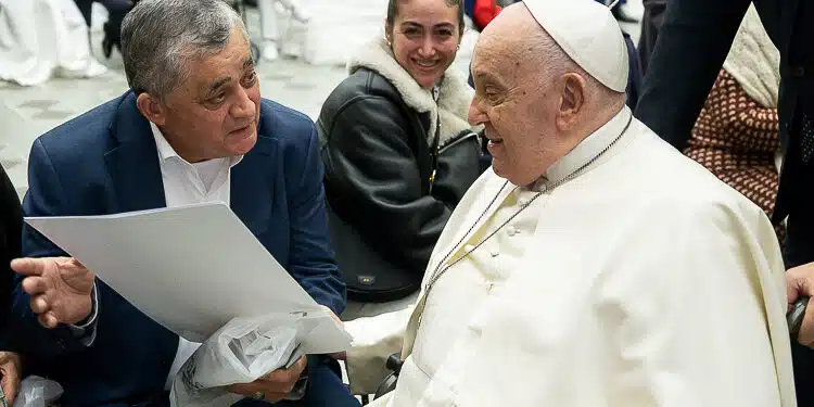 Papa Francisco recebe comitiva do PT no Vaticano