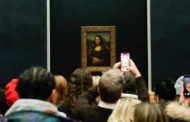 Manifestantes jogam sopa em vidro do quadro de Mona Lisa