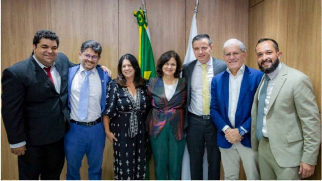 MINISTRA DE LULA MANDA R$ 55 MILHÕES PARA CIDADE E FILHO VIRA SECRETÁRIO MUNICIPAL