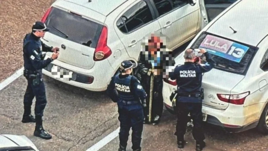 Mulher presa por ameaça terrorista ao STF tinha adesivo do LULA em seu carro