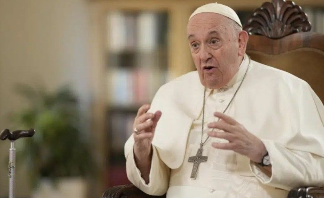“Evangelho é para todos”, diz Papa ao tentar justificar “bênçãos” para união LGBT