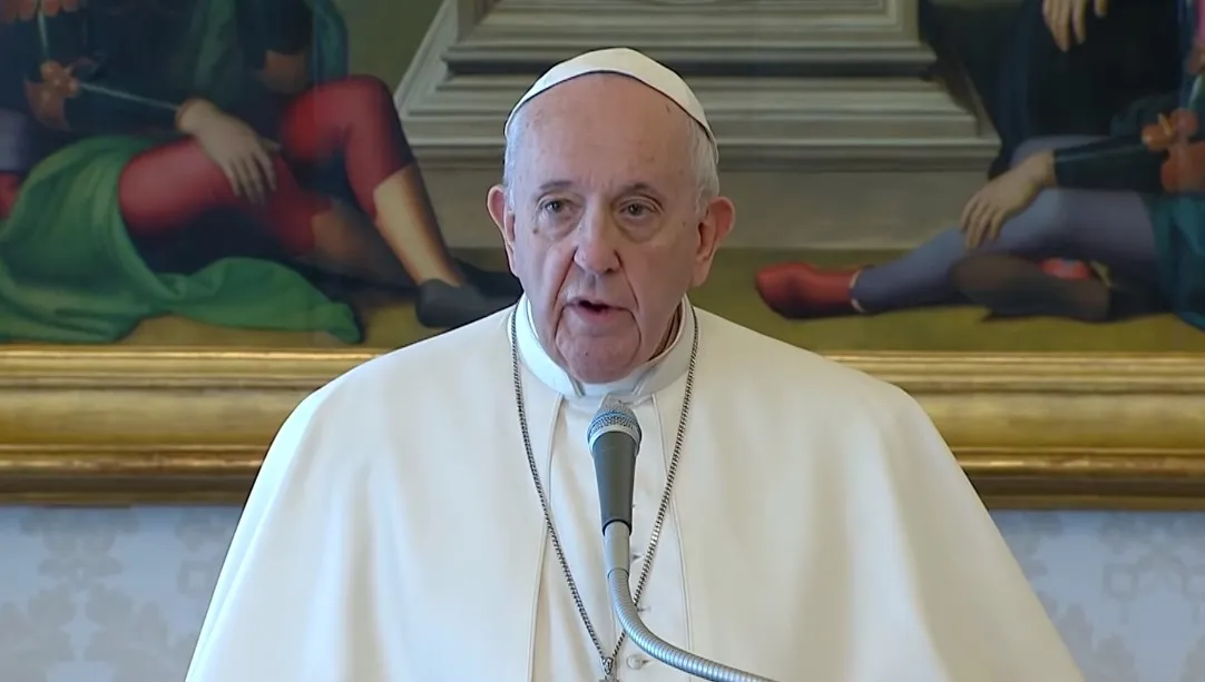 Papa Francisco defende “bênçãos” para união entre pessoas do mesmo sexo