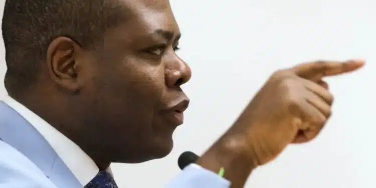 Ministro de Lula afirma que é criminoso fazer movimento contra a vacinação de crianças