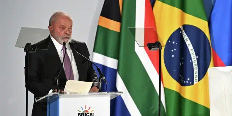 Lula promete viajar pelo Brasil mas já embarca para ir ao Egito e à Etiópia