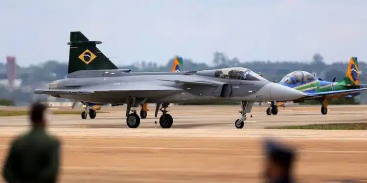 Tensões entre Brasil-Israel podem interromper avanço tecnológico na Força Aérea Brasileira; entenda
