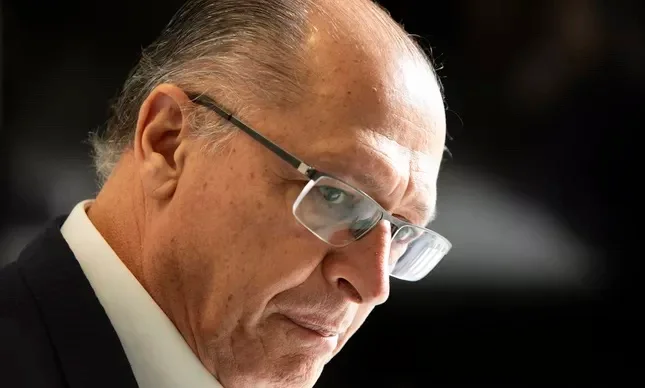 Alckmin diz que é necessário reduzir o 