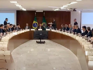 BRASIL: AGU DEMITE DIRETOR QUE ESTAVA EM REUNIÃO COM BOLSONARO