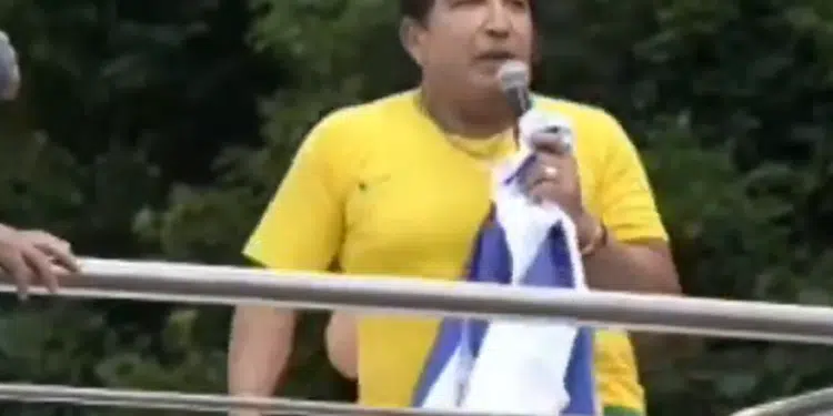 Senador Magno Malta discursa em ato na paulista, faz analogia ao povo de Israel em frente ao mar vermelho e diz: DIZEI AO POVO QUE MARCHE; VEJA VÍDEO