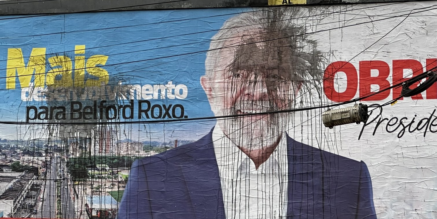 Outdoors e visita de Lula são alvos de protestos no RJ