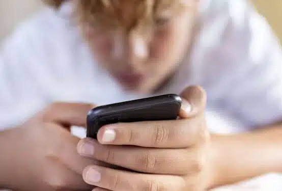Governo de SP bloqueia acesso a apps em escolas estaduais; veja lista