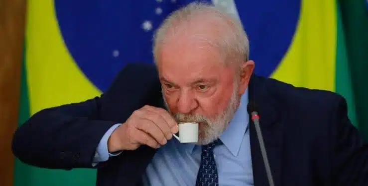 No Brasil, há pessoas que têm carro e casa sem necessidade, enquanto outras não possuem nenhum dos dois, diz Lula; VEJA VÍDEO