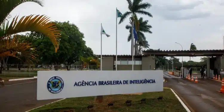 URGENTE: ABIN paralela investigou pessoas da direita, caminhoneiros e jornalistas, veja a lista descoberta até agora