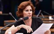 BRASIL: CARLA ZAMBELLI RECEBE INTIMAÇÃO ENQUANTO COLETA ASSINATURAS PARA IMPEACHMENT
