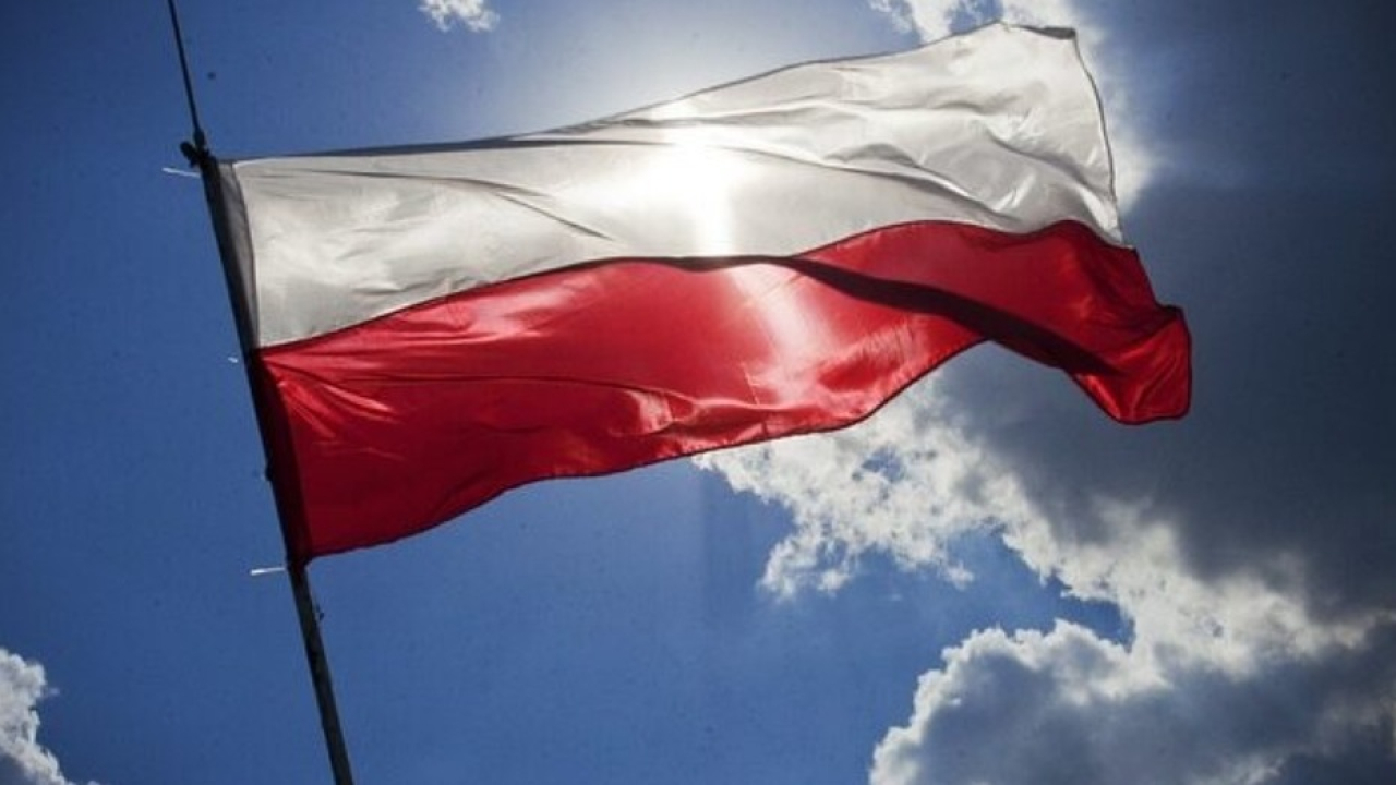 POLÔNIA DIZ QUE SE PREPARA PARA GUERRA COM A RÚSSIA