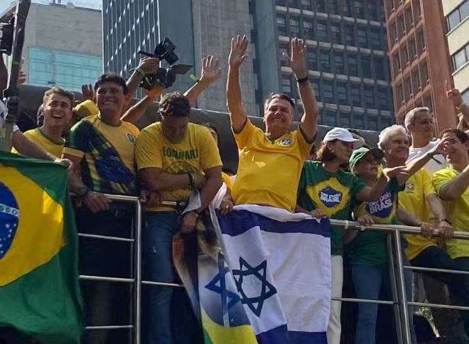 Em ato na Paulista, Bolsonaro defende anistia para presos do 8 de janeiro