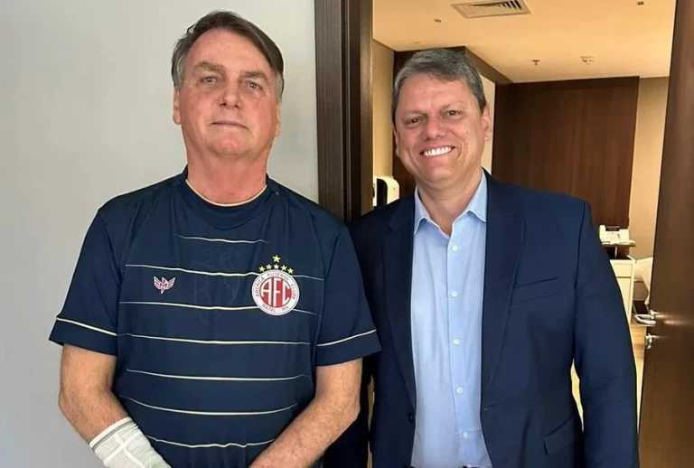 Tarcísio vai hospedar Bolsonaro no Palácio dos Bandeirantes