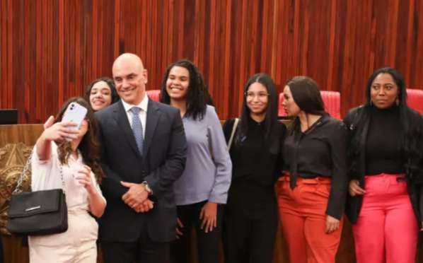 TSE dispõe de R$ 200 mil para togas de ministros e servidores