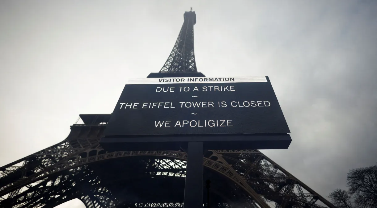 Greve fecha Torre Eiffel e decepciona turistas antes das Olimpíadas de Paris