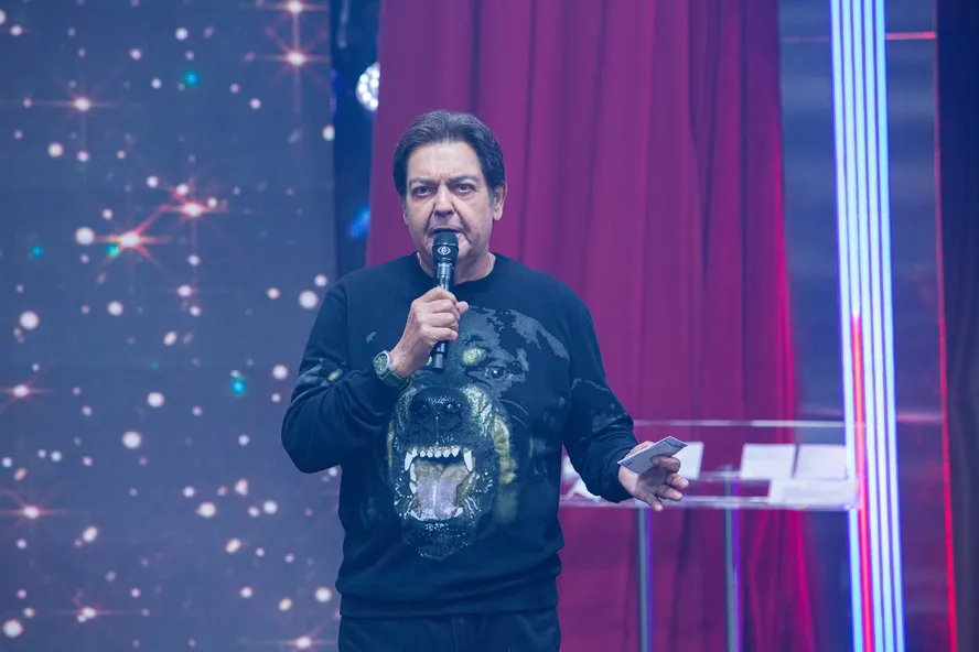 Faustão faz embolização após atraso na recuperação de transplante de rim; órgão ainda não funcionou estado de saúde é grave