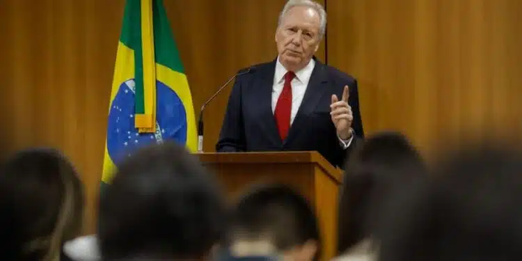 Mesmo sem capturar fugitivos, ministro da justiça de Lula afirma que buscas estão correndo com “êxito”